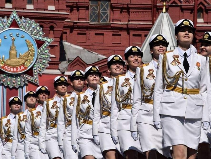 战斗民族绝不低头，普京总统不惧疫情，红场大