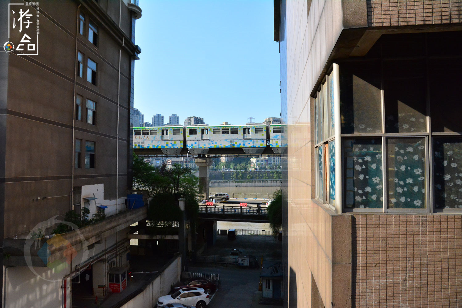 在重庆大溪沟探险：误入电力公司老社区，意外发现江边的聚金花市