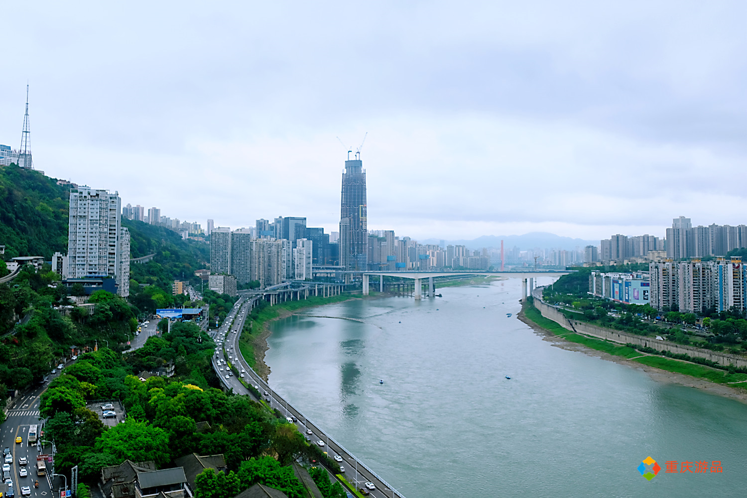 重庆李子坝轨道列车噪音扰民吗？实测18楼民宿，汽车声音更大