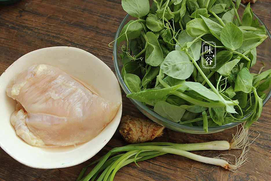 45歲阿姨輕斷食晚餐，是菜又是湯，低脂飽腹，網友：難怪吃不胖