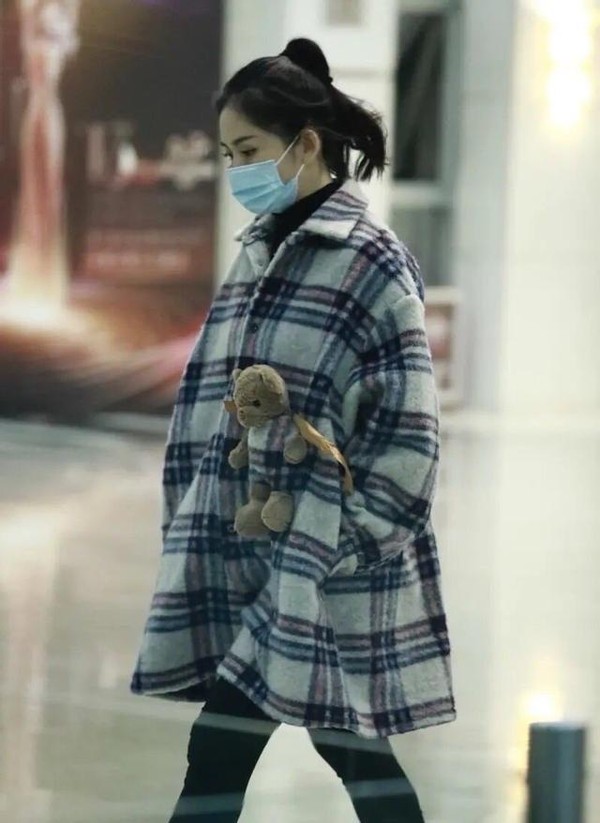 Xie Na holds out pregnant to be celebrated for twin daughter unripe! Only fat abdomen is clad and fewer female, zhang Jie wants absent