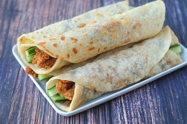 自製墨西哥雞肉捲，5分鐘就上桌，不用揉麵真省事，孩子的最愛