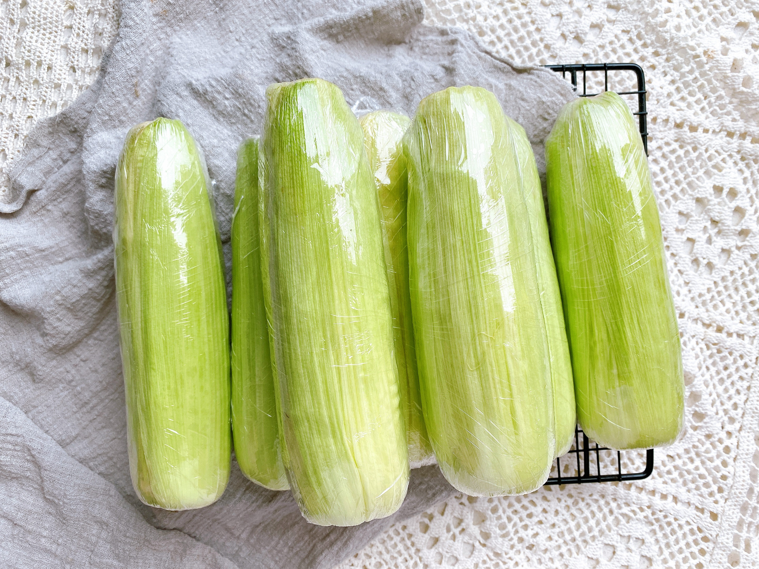 玉米保存有技巧，直接放冰箱冻就错了，多做2步，放一年还很鲜甜