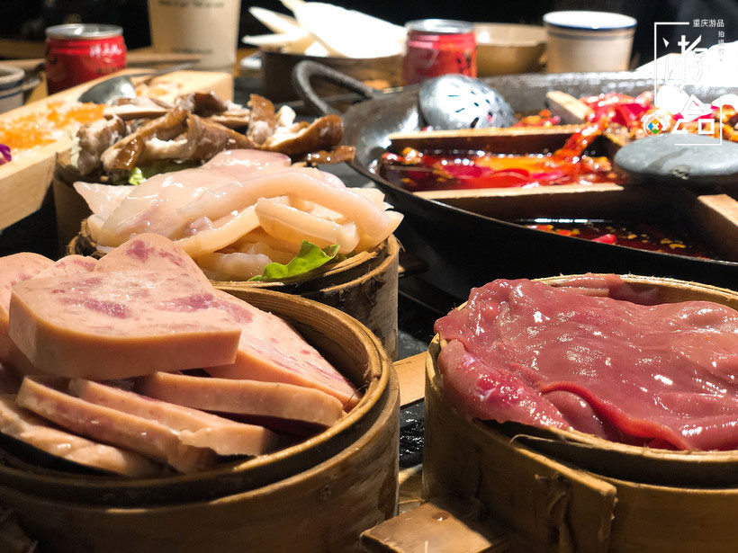 吃在重庆北仓，辣晕人的洋马儿火锅，麻辣牛肉码了6种辣椒