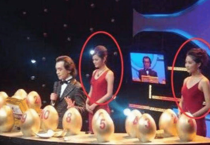 她17年前靠给李咏砸金蛋为生，现事业如日中天