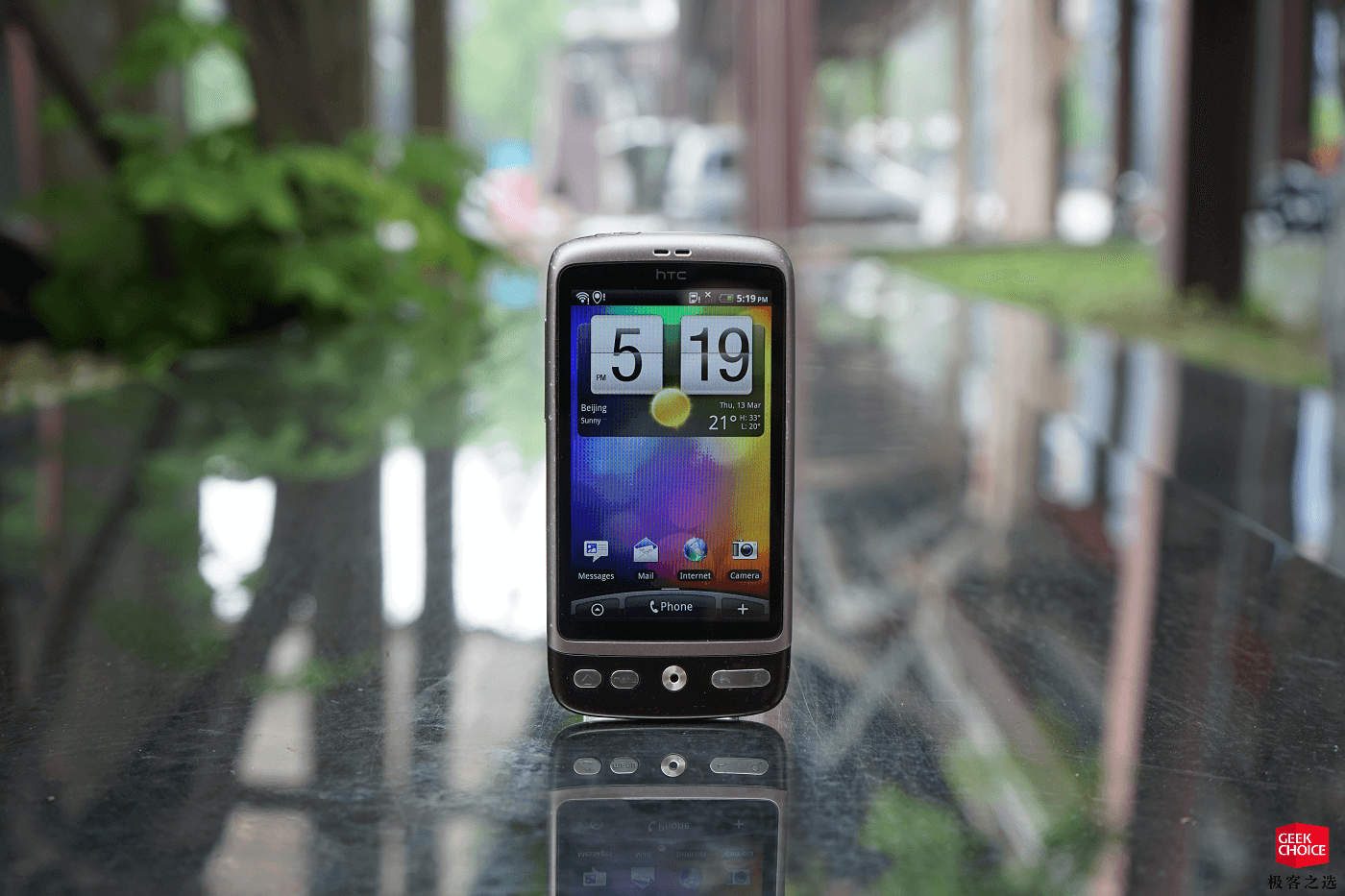 HTC这台手机当年足以抗衡iPhone 4，用了都变真肠粉丨极客博物馆