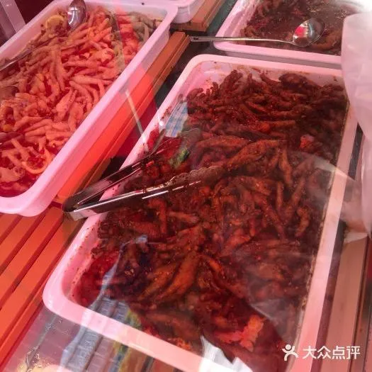 成都东大街这条人气爆棚的美食街！排队几个小时也不忍错过？