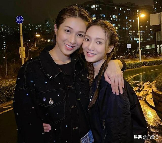 鍾嘉欣開心曬女兒第一次縫紉作品放棄事業樂於當全職媽媽