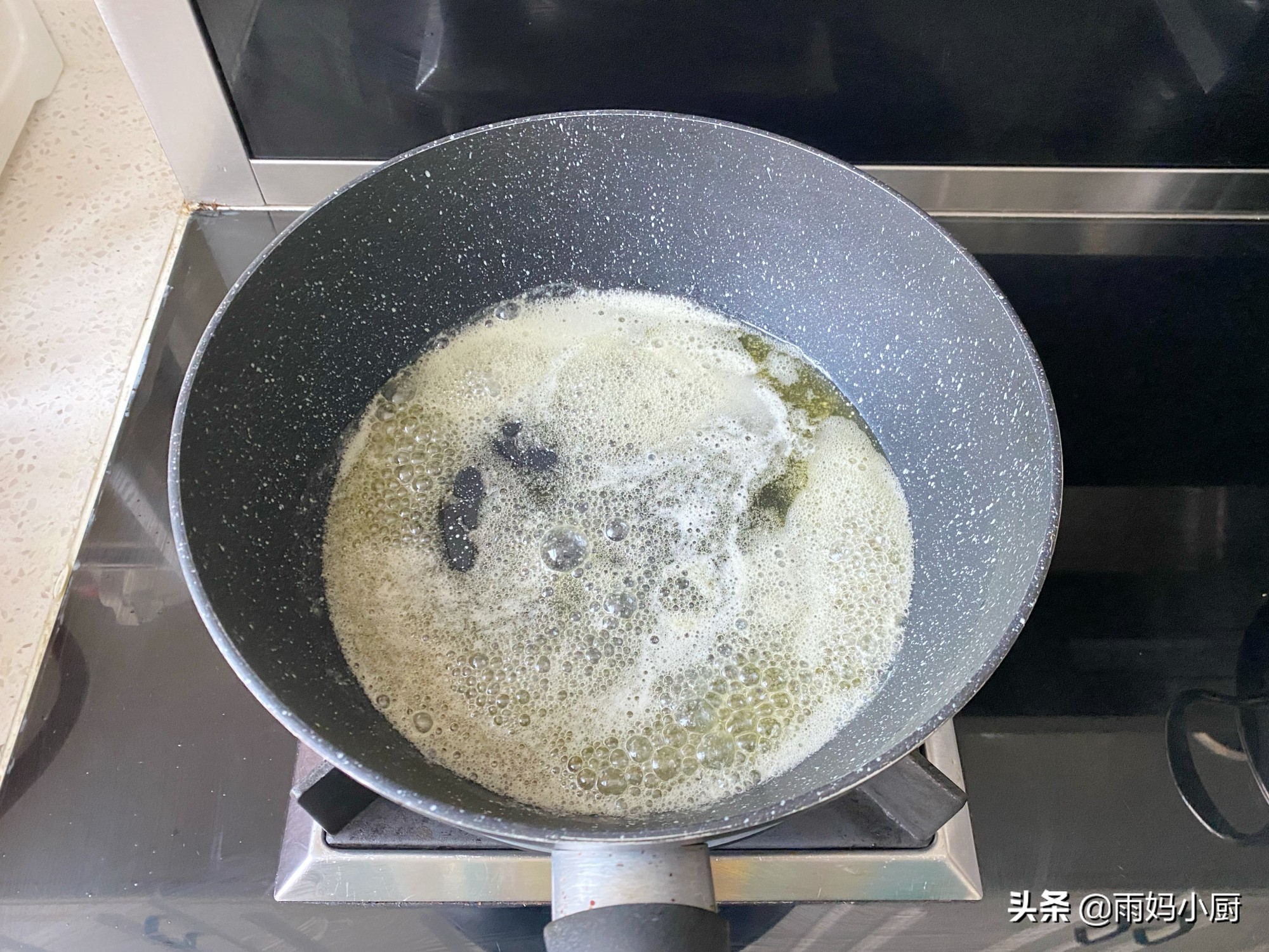 過年小零食雪花酥，香酥美味做法簡單，1口平底鍋10分鐘搞定