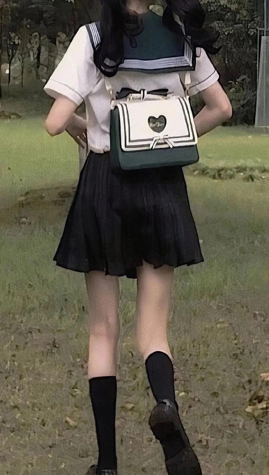 美女壁纸 爱你不是两三天图片
