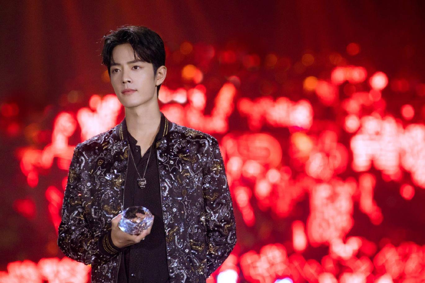 227风波过后：肖战成了“评论家”，工作室改发