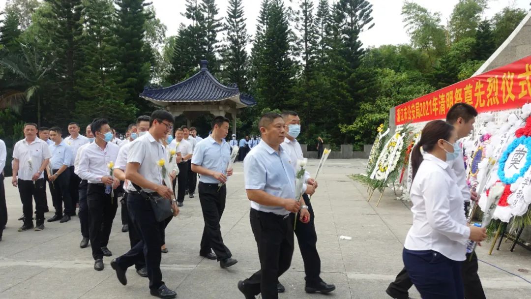 市物业管理行业协会党总支组织开展缅怀革命烈士活动