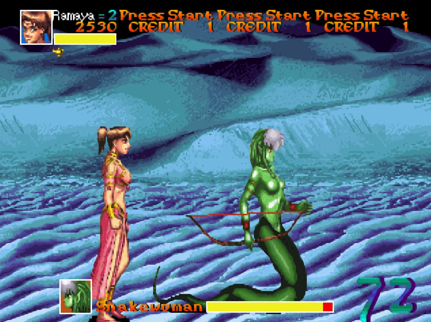 街機游戲讓人畏懼的魔鬼筋肉女，主角的小身板太單薄了