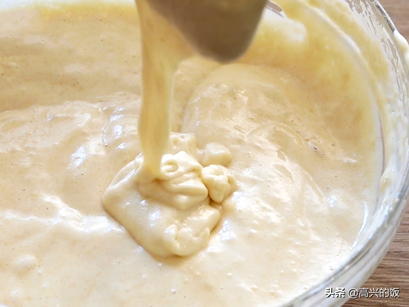 小蛋糕的添加劑多，別給娃吃了，4個雞蛋1碗麵，在家做出12個