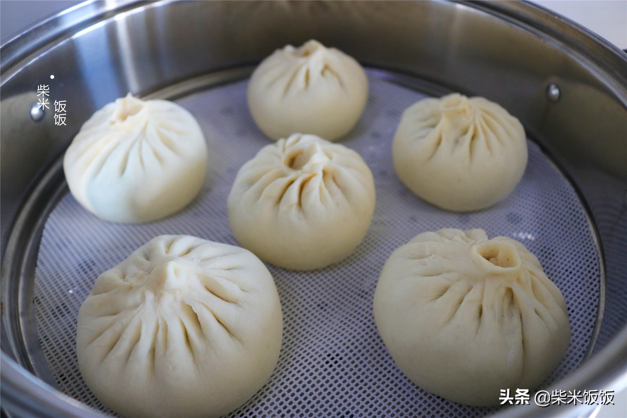 夏季蒸包子，這個餡的要試試，比韭菜更鮮美，個個飽滿不塌陷