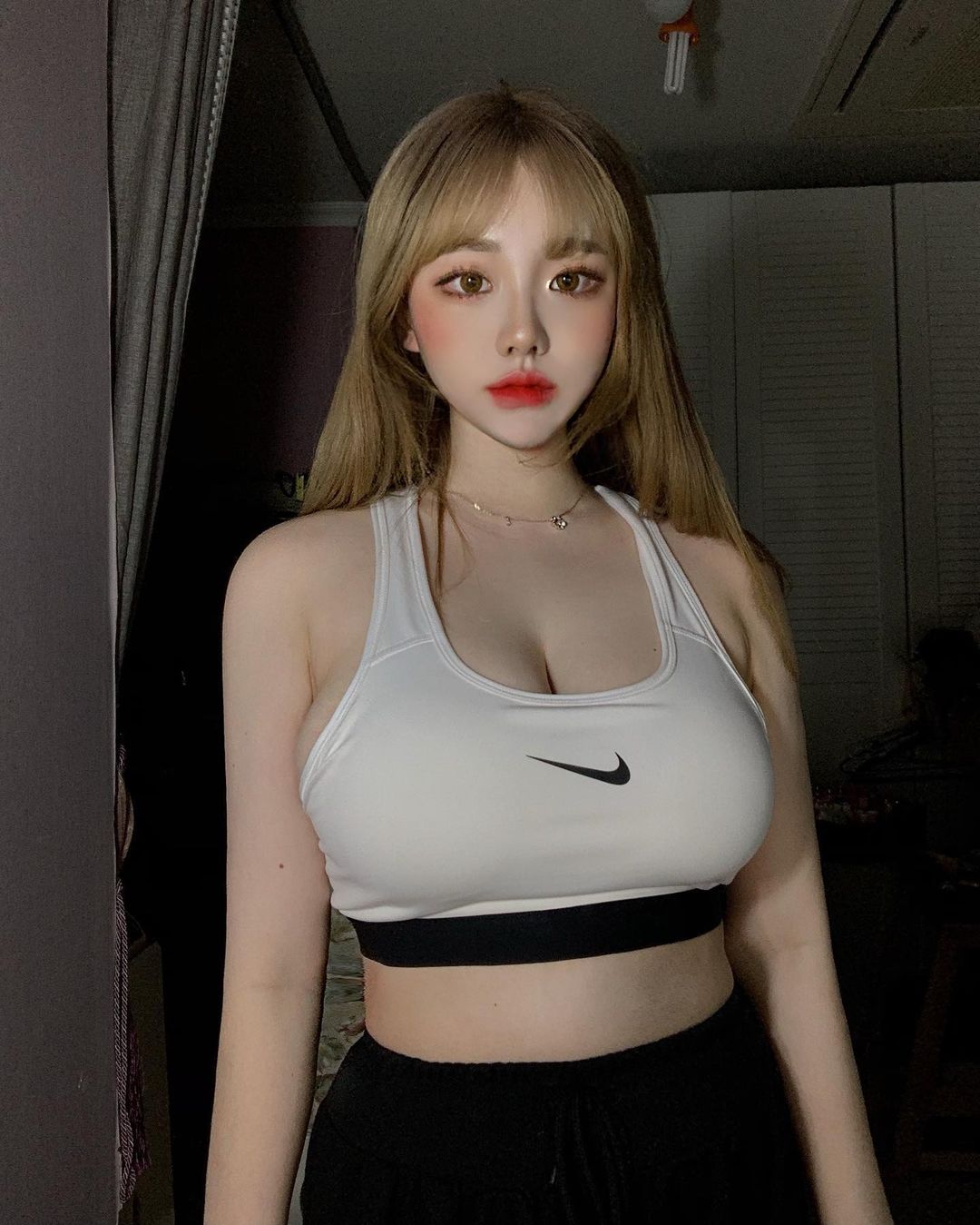 韓國女裝很熱，這要歸功於100種喝咖啡時的着裝搭配