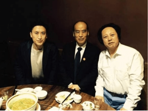 玉田吴云飞：入股宾利，投资战狼，金条当盆栽，老爸是赵本山兄弟