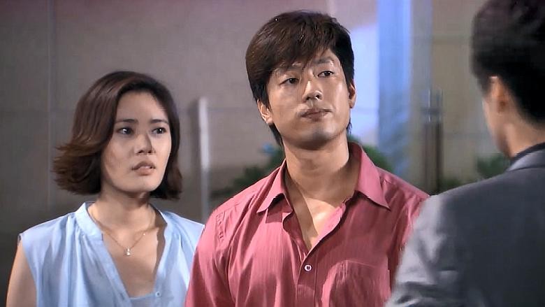 离婚8年，凌潇肃夫妇再撕姚晨：10年拉锯战，3个