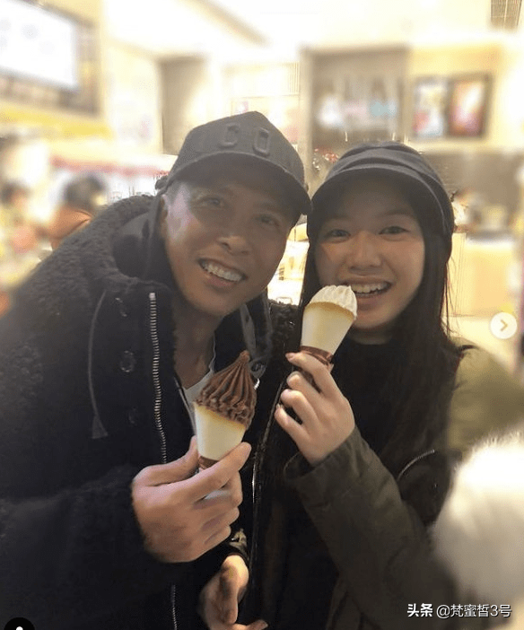 甄子丹女儿曝光近照，16岁腿长1米1太吸睛，外公身家百亿富豪