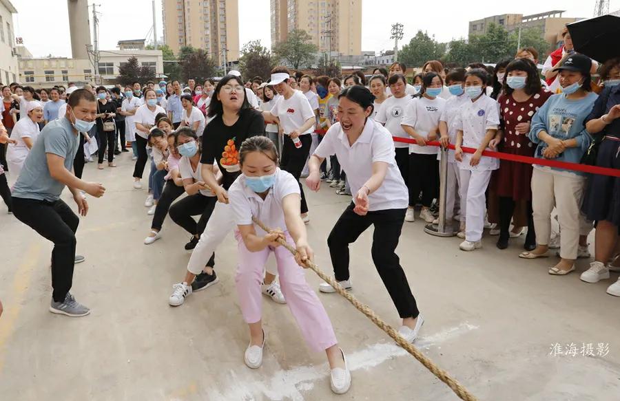 三原县医院庆祝“5.12”国际护士节拔河比赛