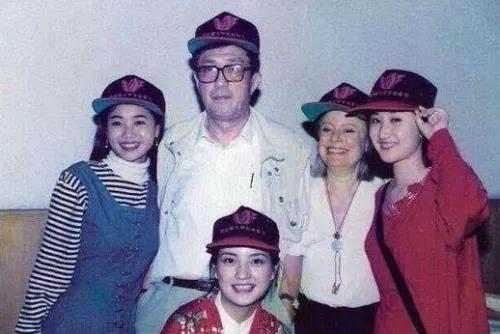 还珠三姐妹怎样拉开差距的？赵薇一路大佬护航
