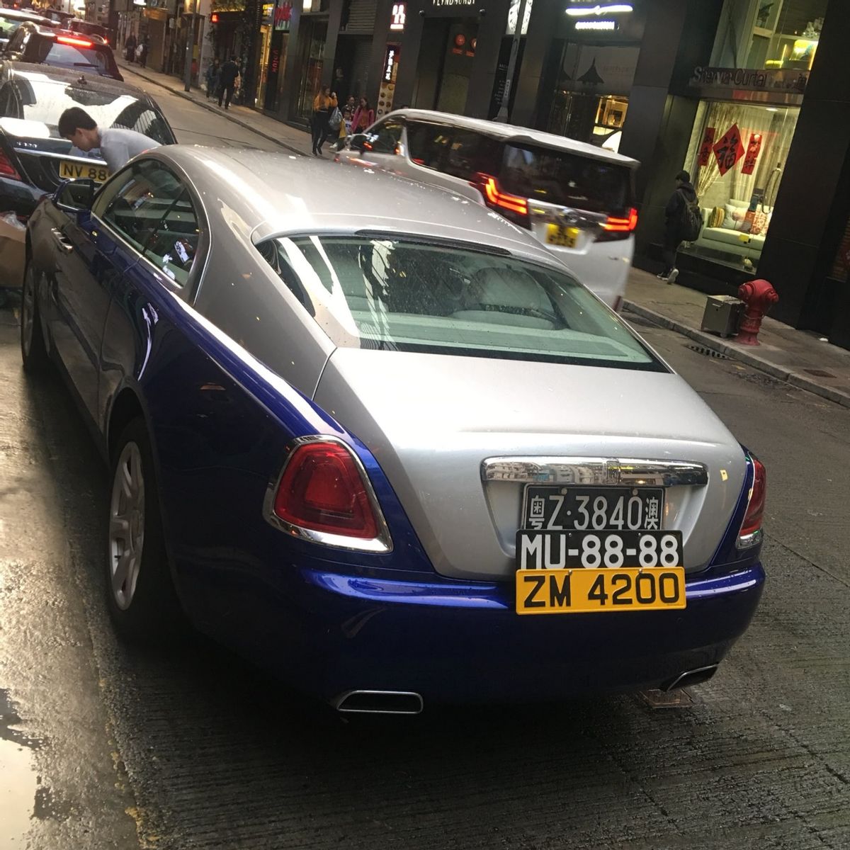 為什么一輛車掛三個(gè)不同的車牌，又分別代表什么意思？
