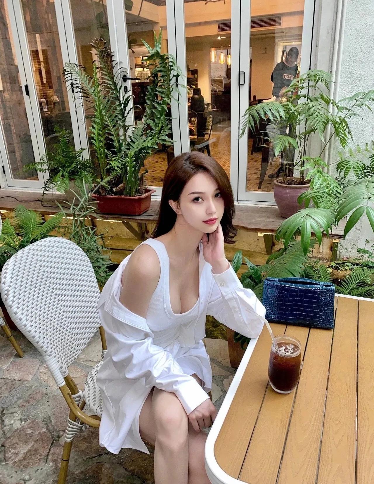 清纯可爱模特身材大长腿性感美女图片