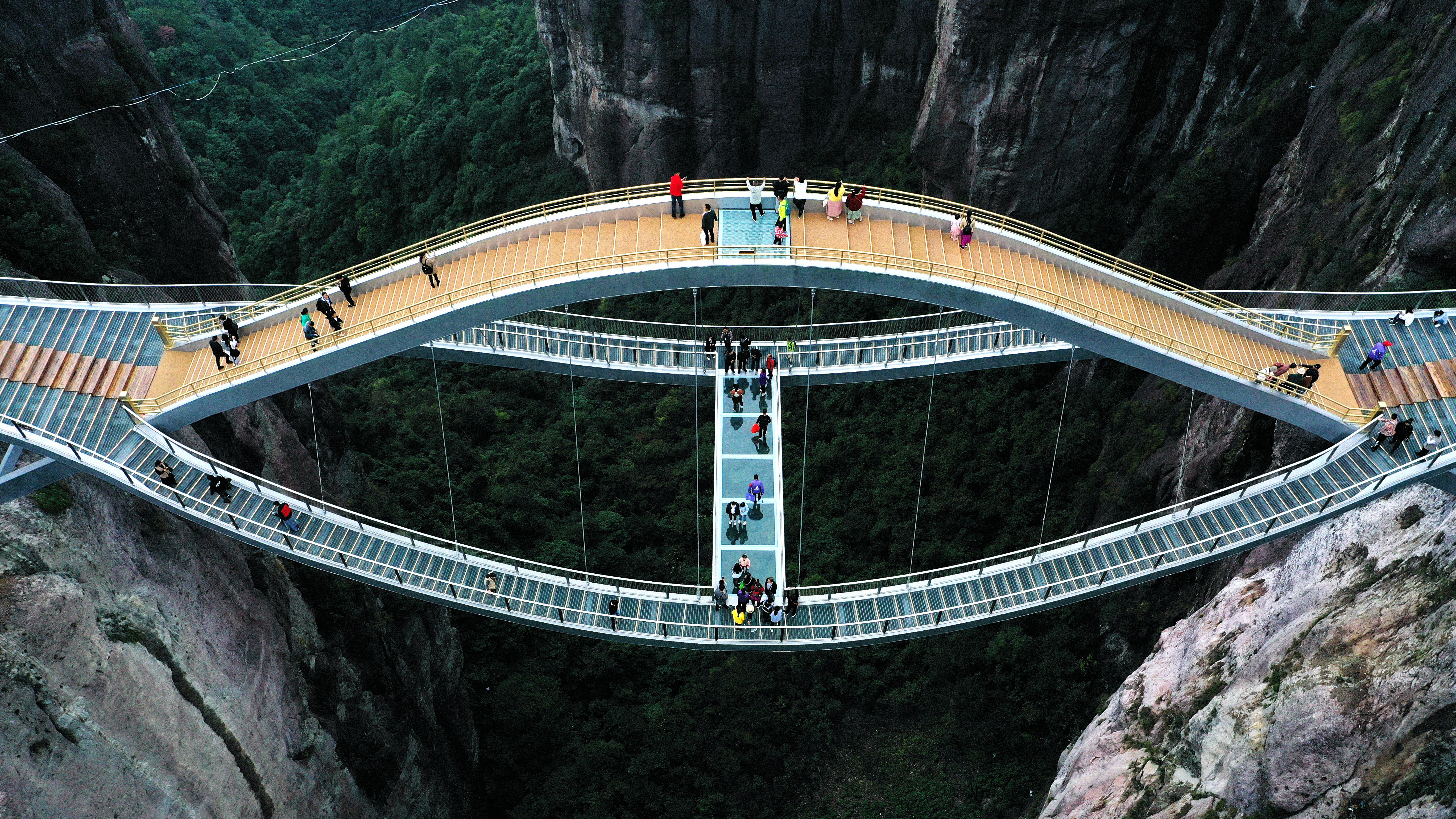 浙江台州神仙居的如意桥造型奇特吸引众多游客来打卡
