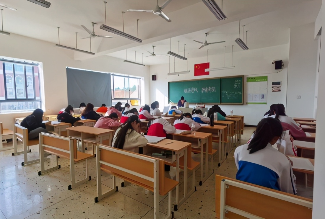 以考促学 | 湖南医药职专举行2020年下学期期中考试