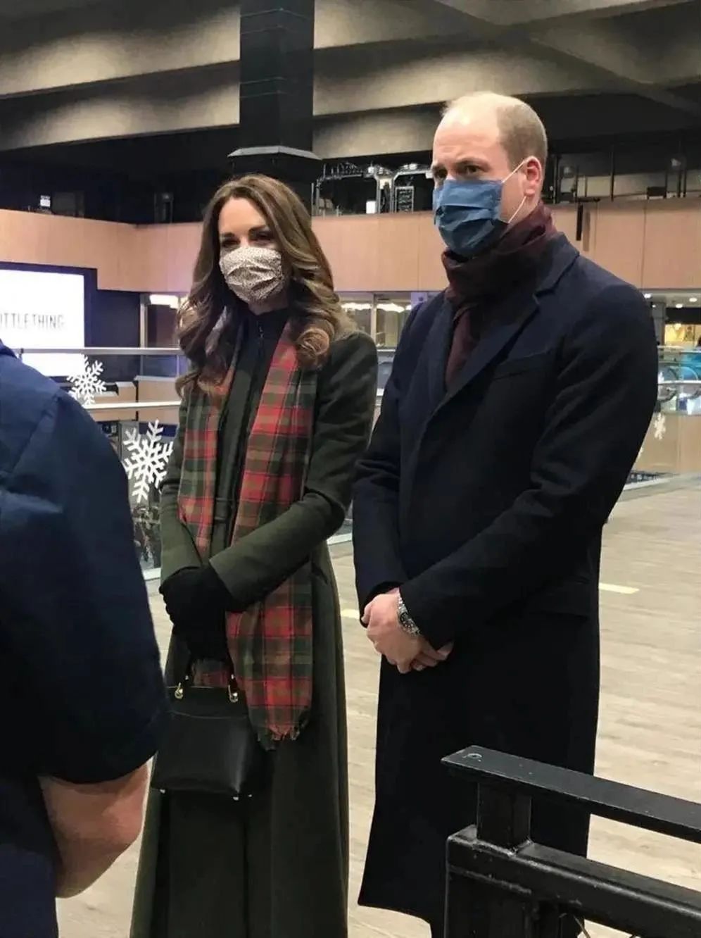 凯特王妃这条格纹围巾不简单，直接让我挖到圣诞穿搭心得