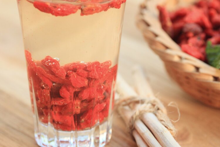 枸杞藥食同源，堅持用枸杞泡水喝，能改善身體什麼問題？