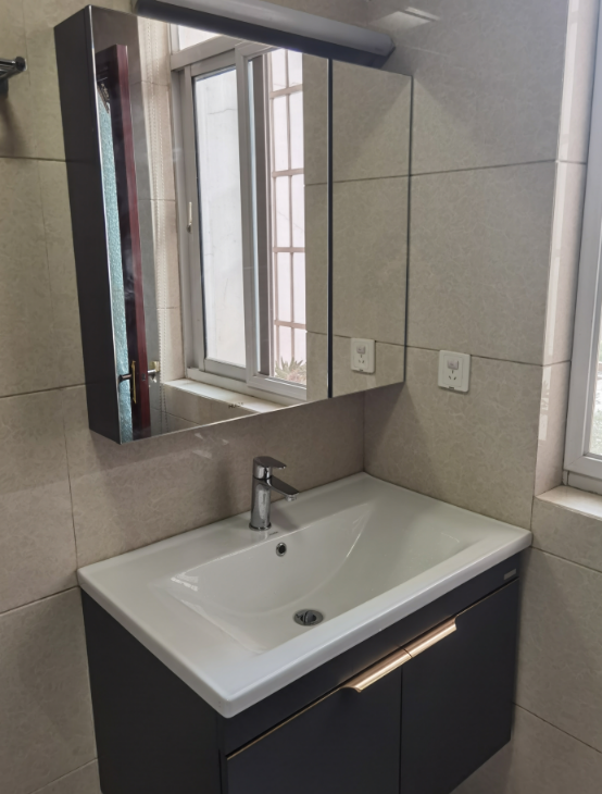 装修过2次才知道 选浴室柜别只看外观 能装才是重点 Bierenjia De