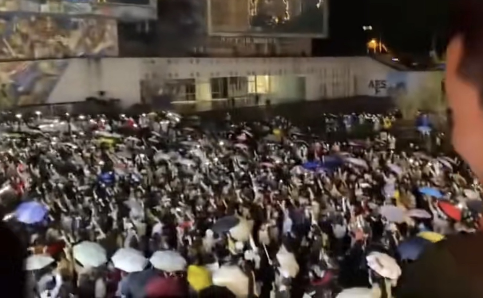 谁来保护重庆川美？明星粉丝乱涂乱画，校内学生苦不堪言