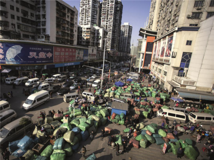 “年轻人，答应我，无论发生什么，都别去摆摊