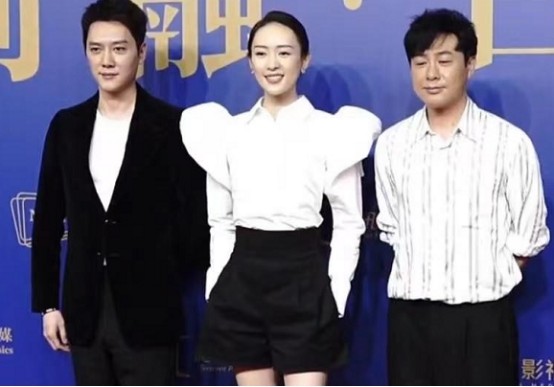 和丽颖离婚一个多月，冯绍峰首次公开亮相，却