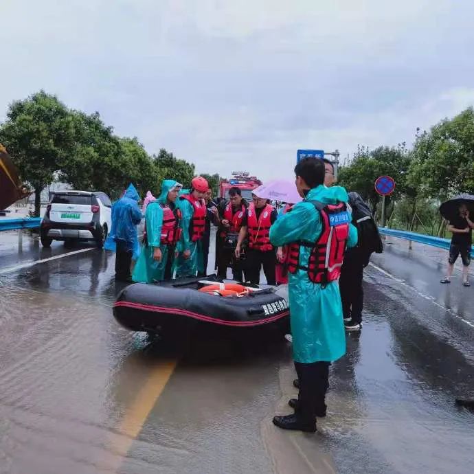 暴雨无情人有情，商丘市各救援组织增援郑州