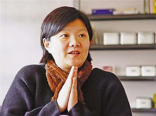 从导演陈凯歌到设计师杨小平,洪晃的四段婚姻,每一次都爱得洒脱