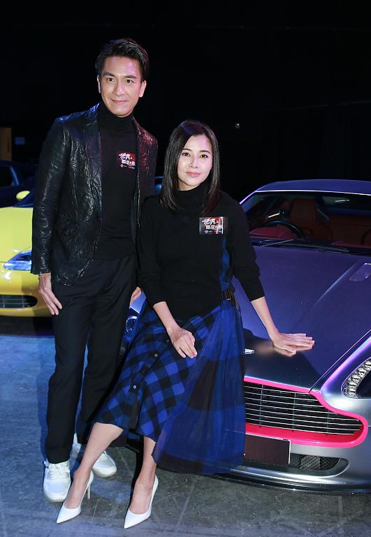 郑伊健夫妇首次直播，蒙嘉慧没生娃肚子却长两