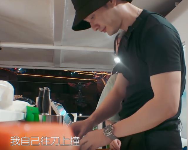 中餐厅为啥邀请李浩菲？看她在黄晓明和赵丽颖面前的表现，明白了