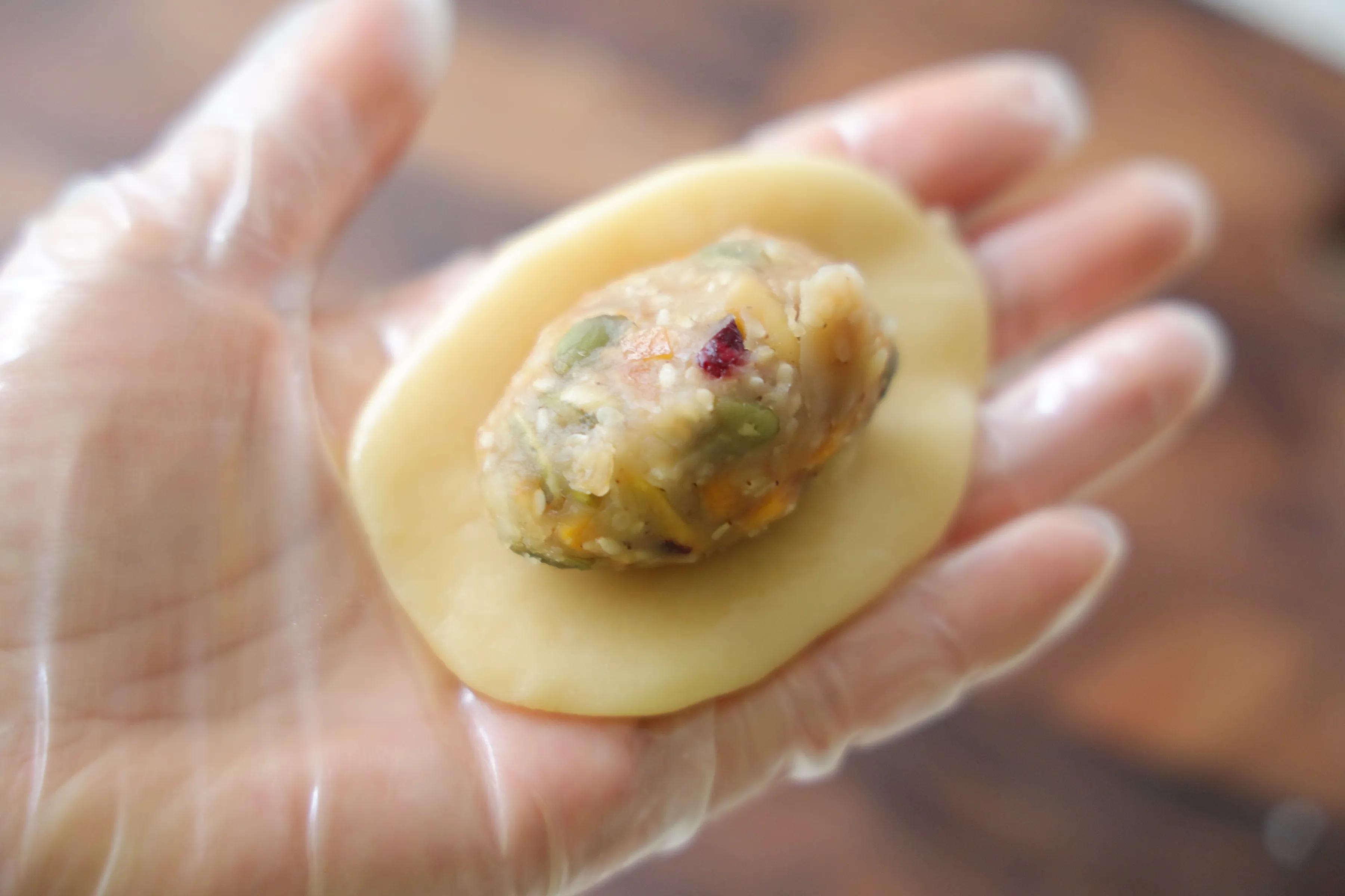 火爆全网的花生月饼，搭配豪华的五仁馅料，吃一口就停不下来