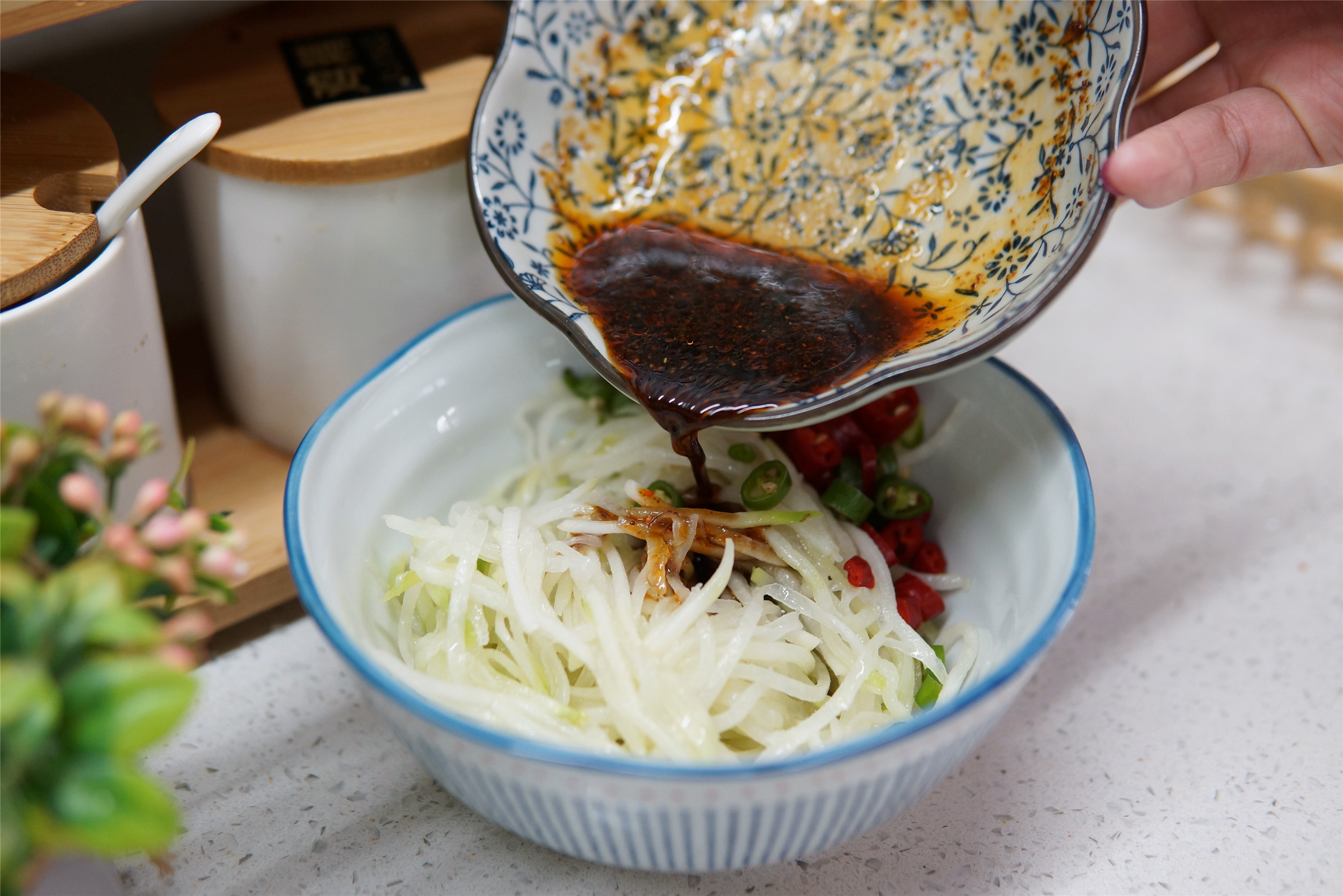 A good way for the farmer’s grandmother to pickle the radish, make it the same day and eat it on the same day, it is spicy and delicious, crunchy