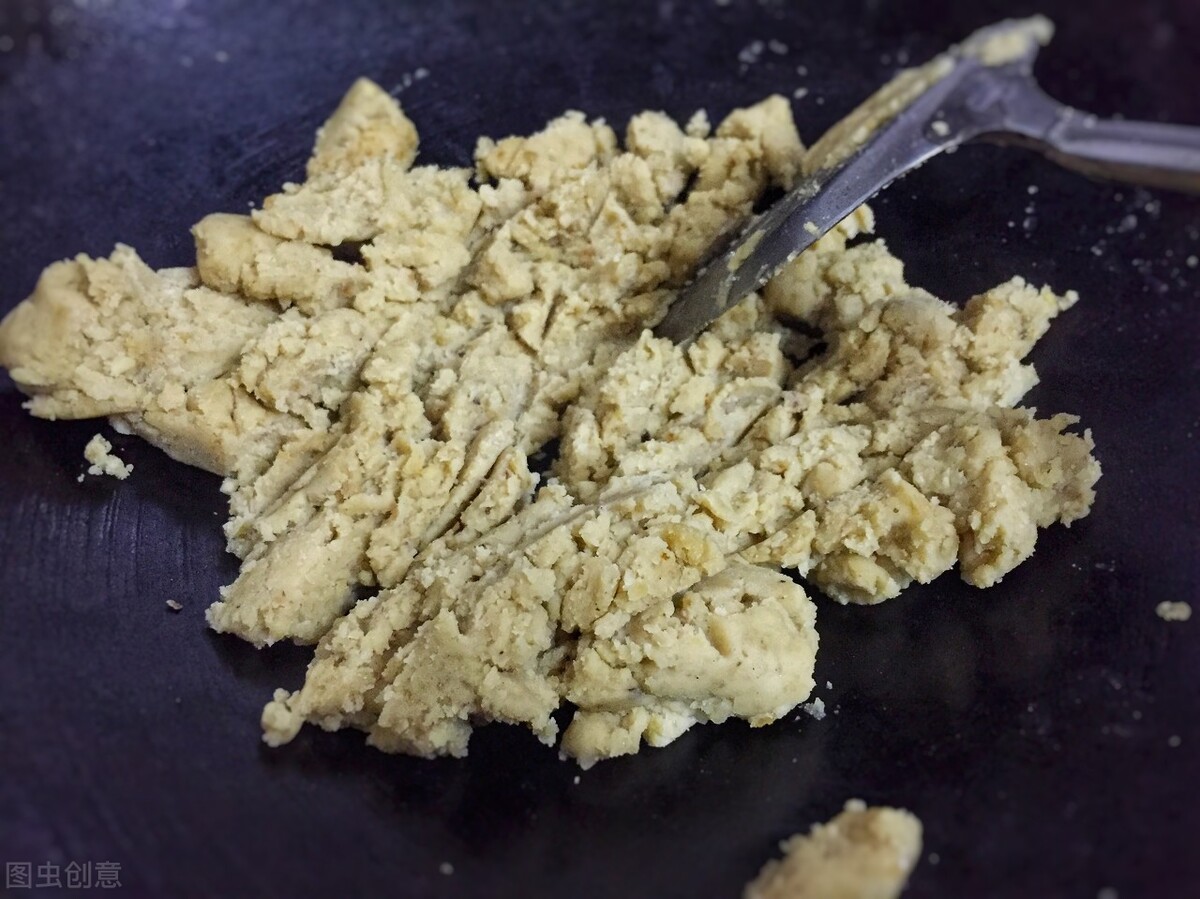 绿豆别再煲汤了，换个新吃法，清凉解暑无添加，又香又甜酥掉渣