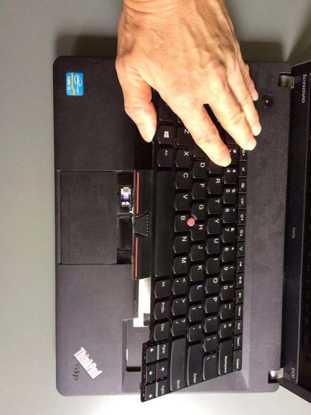 如何更换联想笔记本电脑的键盘