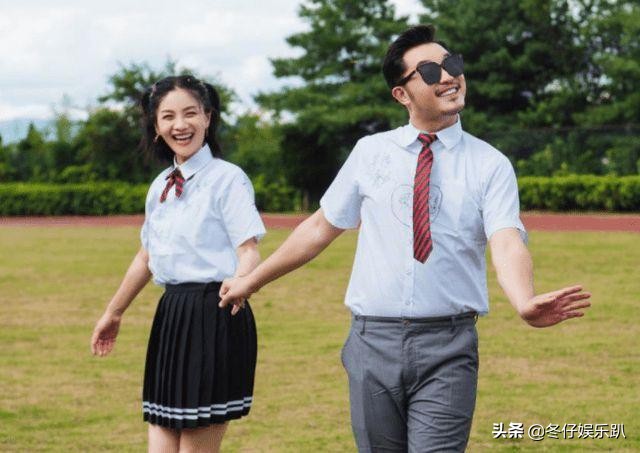 45岁胡可换上学生装后，身材抢镜，网友：沙溢赚到了