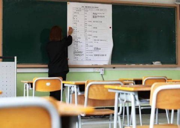 高三刚刚复学，接到两名学生确诊，66所学校再次