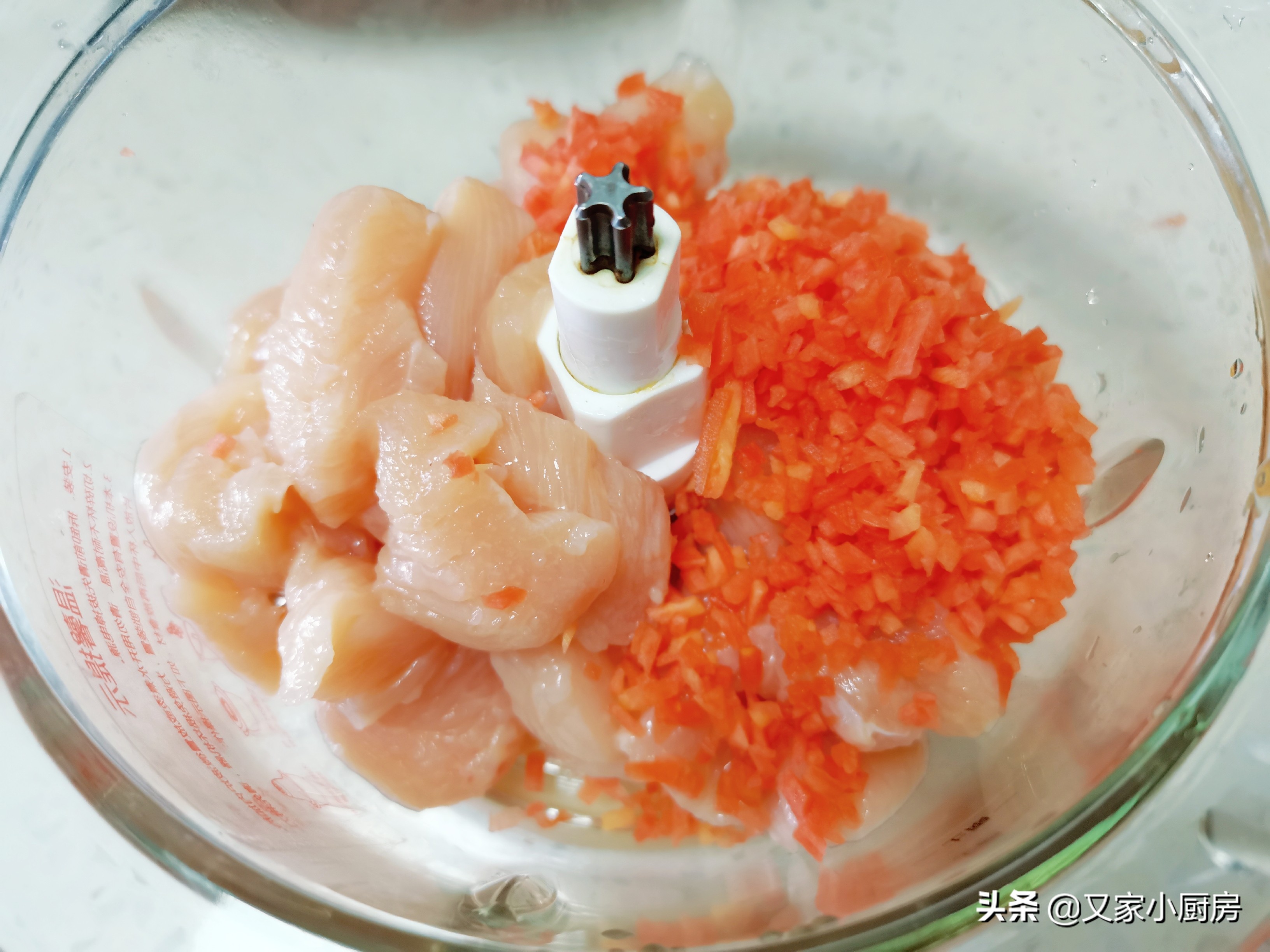 孩子爱吃的鸡肉丸子，详细步骤出来了，Q弹好吃，做法简单还省事