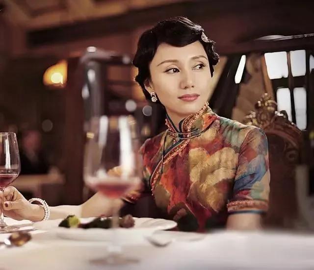 同样是民国风眉毛：景甜惊艳，吴谨言出戏，却