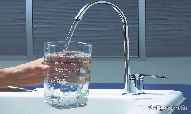 “我只喝礦泉水”引眾怒：自來水燒開不能喝？國內做不到直飲水？