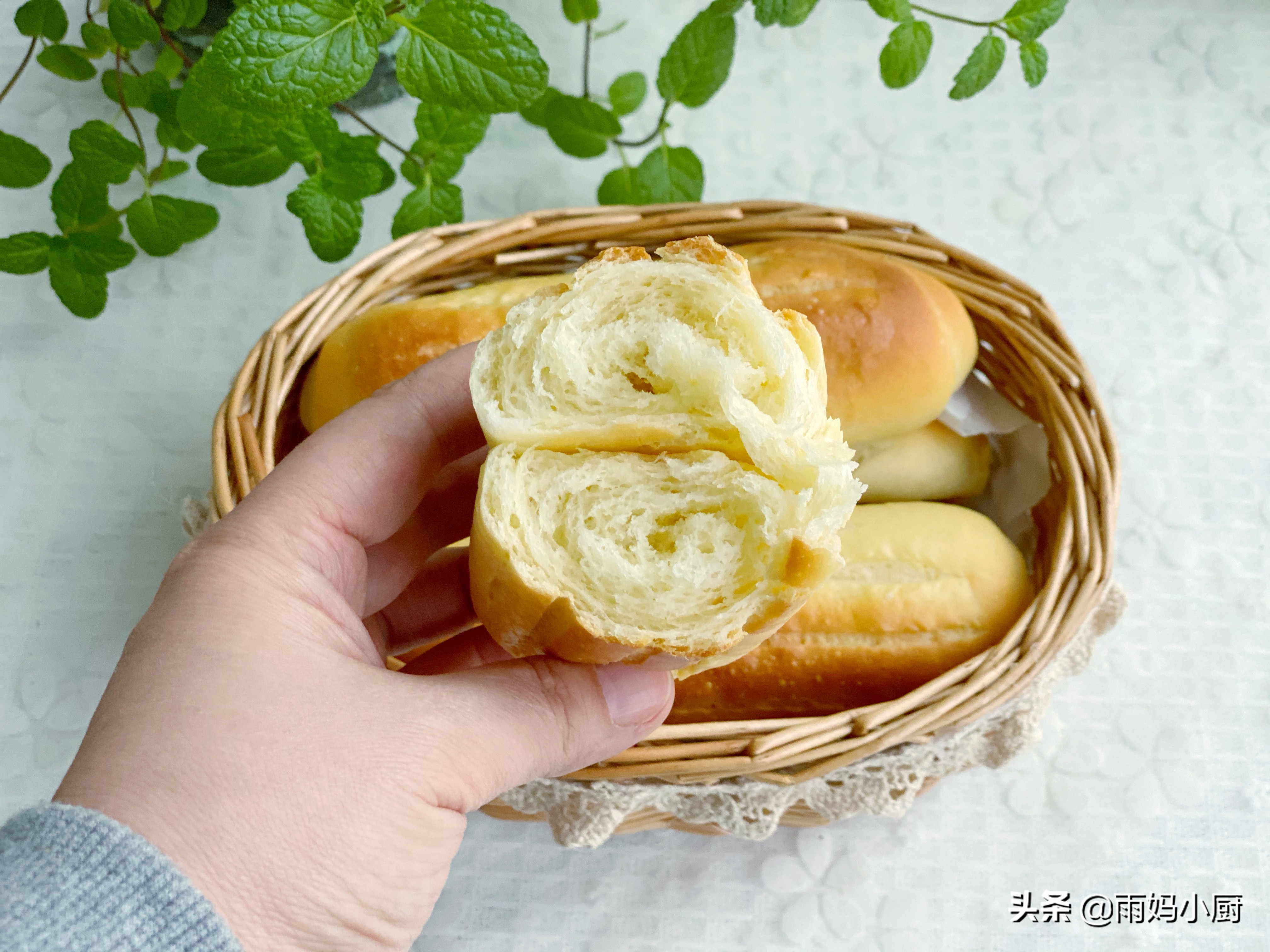 烘焙新手入門必做的小麵包，鬆軟細膩又美味，放三天也不硬