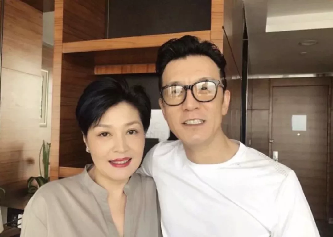 3年前李咏去世,哈文那一句“永失我爱”,太虐